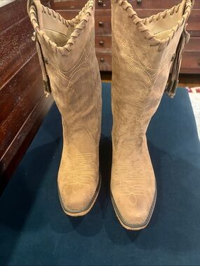 Women’s Western Suede Heeled Boots - Tan